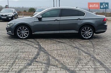 Седан Volkswagen Passat 2015 в  фото 11 Седан Volkswagen Passat 2015 в