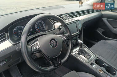 Седан Volkswagen Passat 2015 в  фото 26 Седан Volkswagen Passat 2015 в