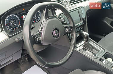 Седан Volkswagen Passat 2015 в  фото 29 Седан Volkswagen Passat 2015 в