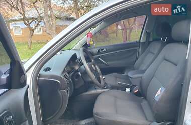 Седан Volkswagen Passat 2003 в  фото 20 Седан Volkswagen Passat 2003 в
