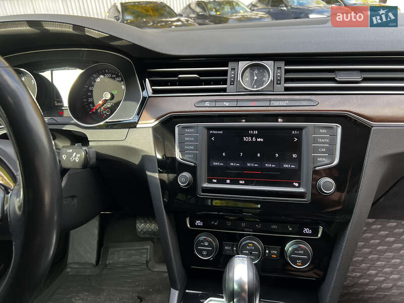 Седан Volkswagen Passat 2015 в Києві