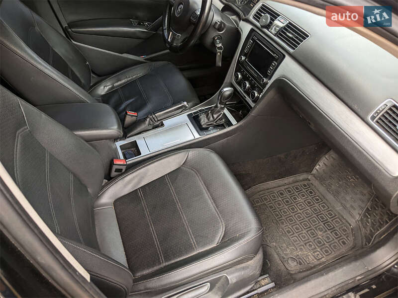 Седан Volkswagen Passat 2012 в Киеве
