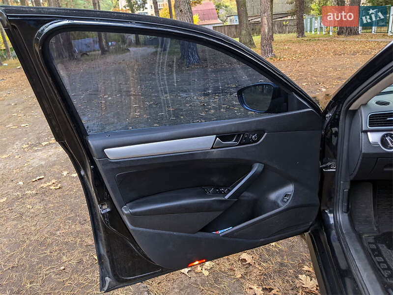 Седан Volkswagen Passat 2012 в Киеве