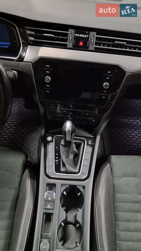Седан Volkswagen Passat 2021 в Києві