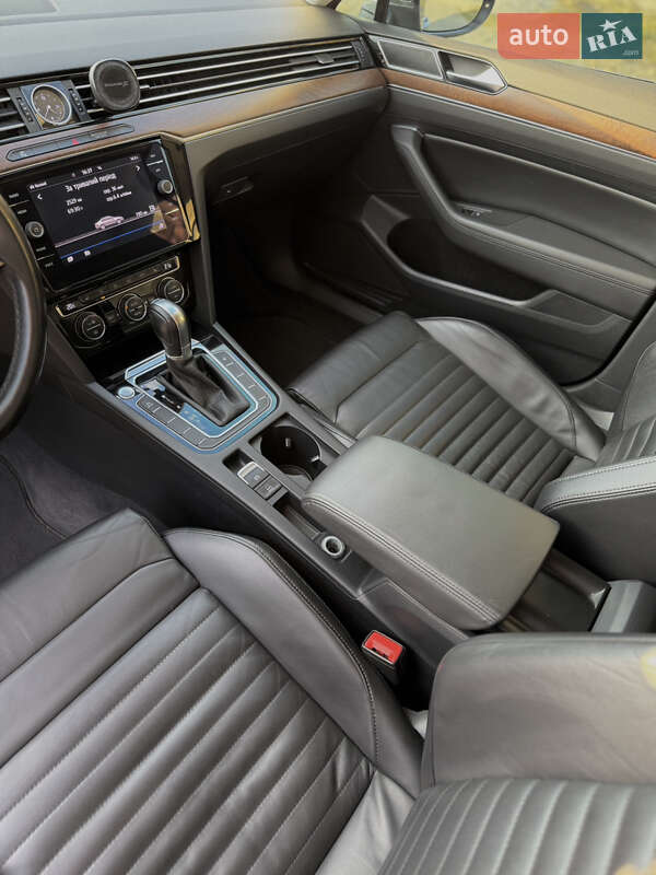 Седан Volkswagen Passat 2018 в Дніпрі