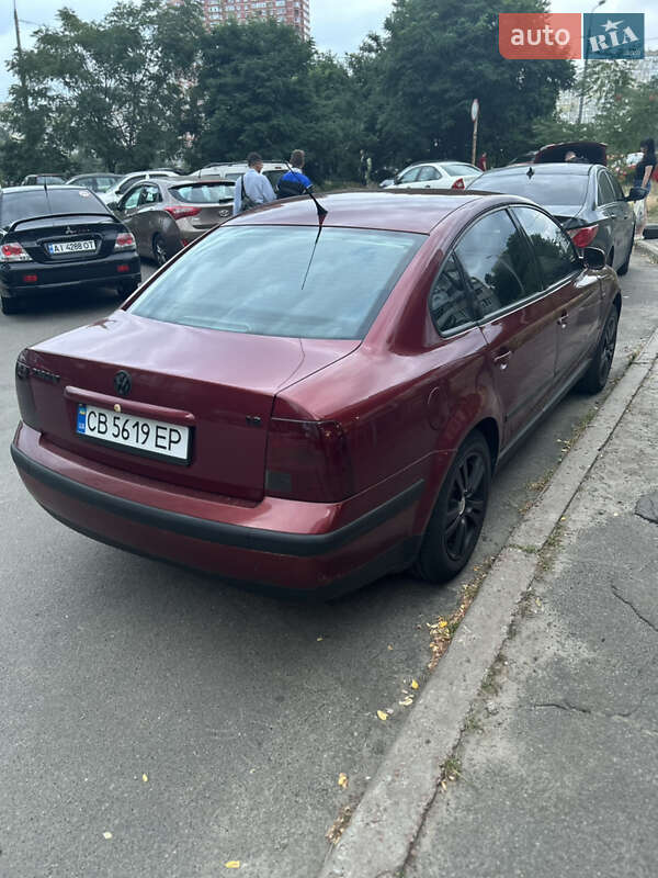 Седан Volkswagen Passat 1998 в Киеве