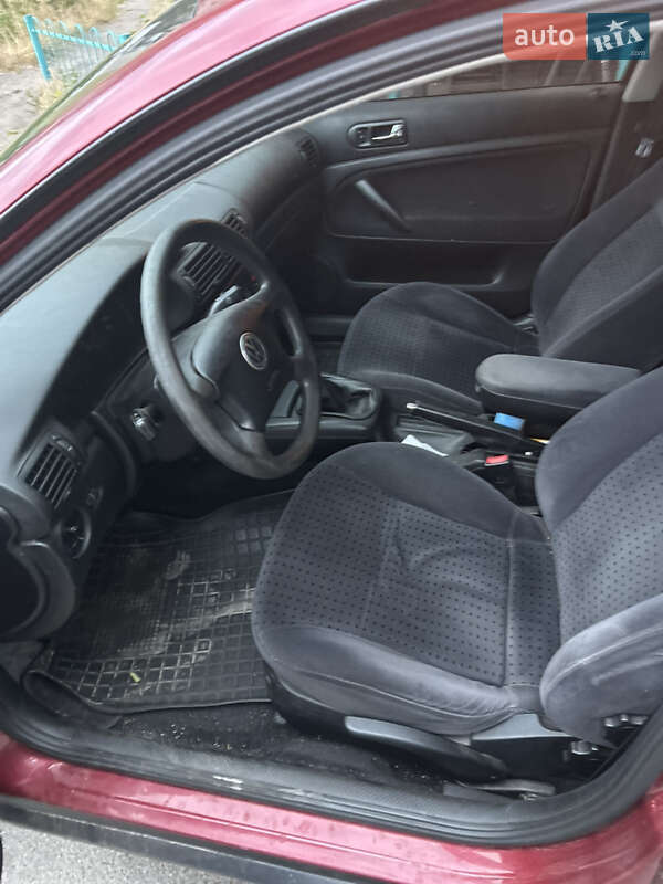 Седан Volkswagen Passat 1998 в Киеве