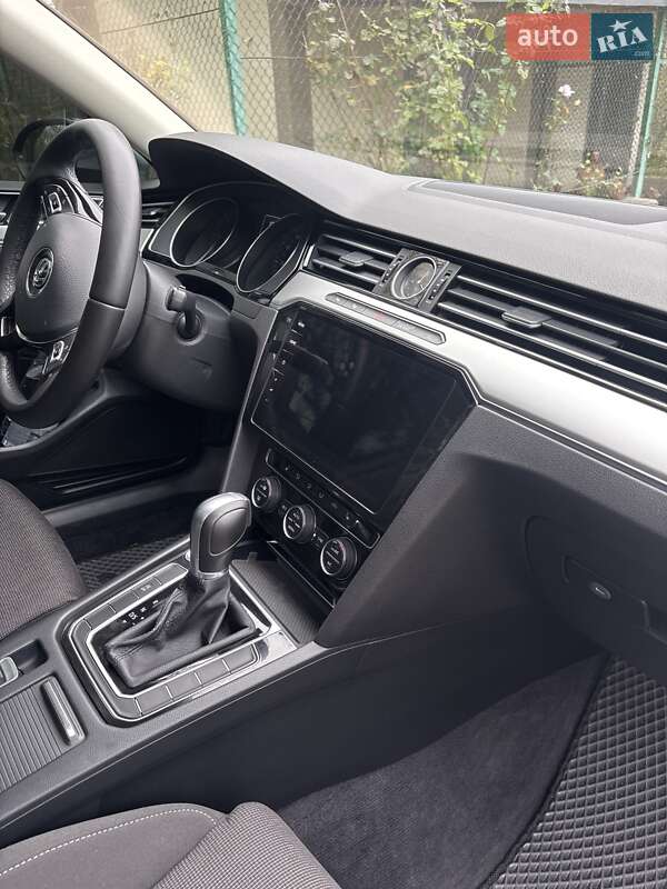 Универсал Volkswagen Passat 2017 в Виннице фото 5 Универсал Volkswagen Passat 2017 в Виннице