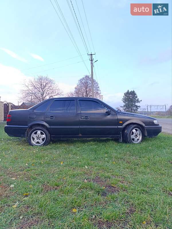 Седан Volkswagen Passat 1996 в Бердичеве