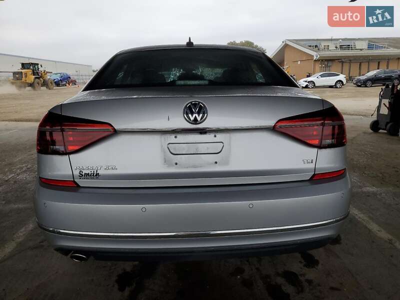 Седан Volkswagen Passat 2016 в Ивано-Франковске