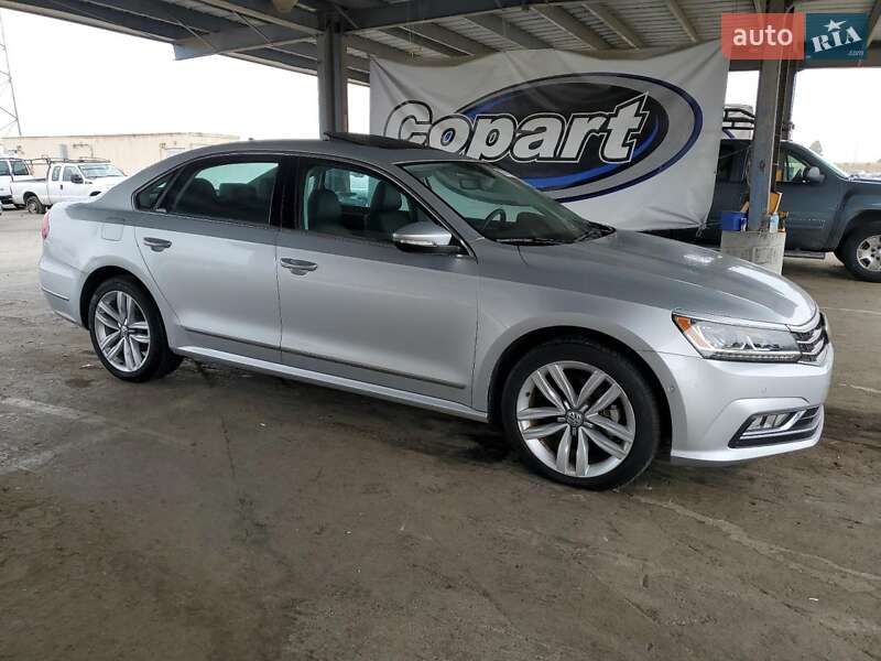 Седан Volkswagen Passat 2016 в Ивано-Франковске