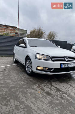 Универсал Volkswagen Passat 2011 в Житомире