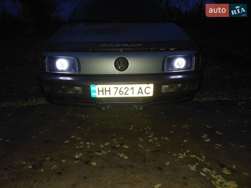 Седан Volkswagen Passat 1992 в Ананьїві
