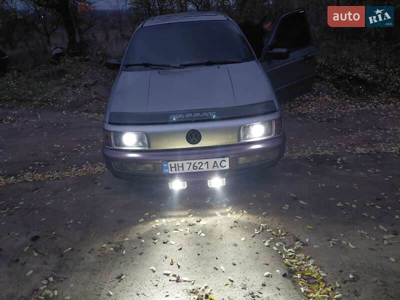 Седан Volkswagen Passat 1992 в Ананьїві