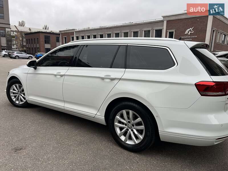 Універсал Volkswagen Passat 2015 в Києві