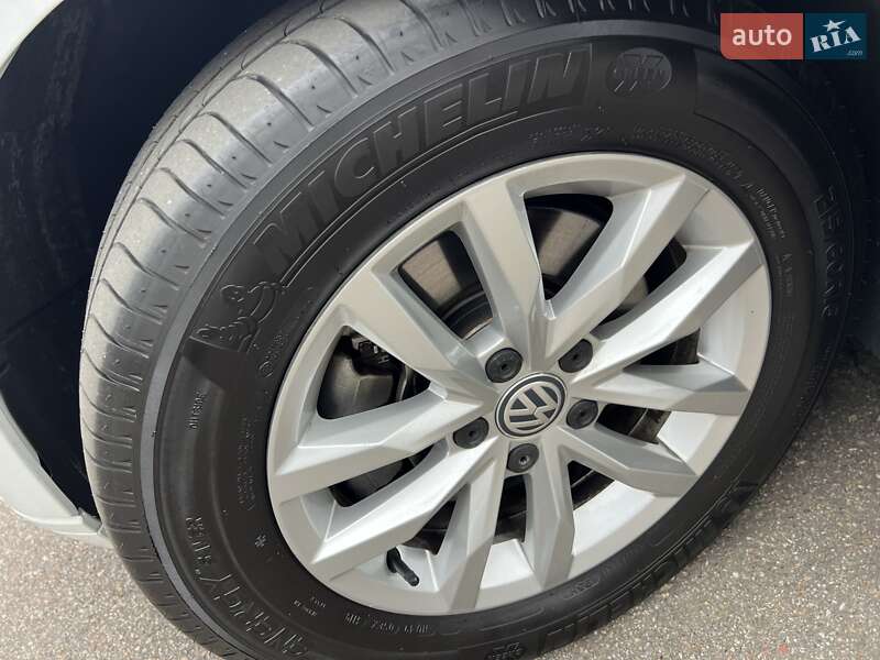 Універсал Volkswagen Passat 2015 в Києві