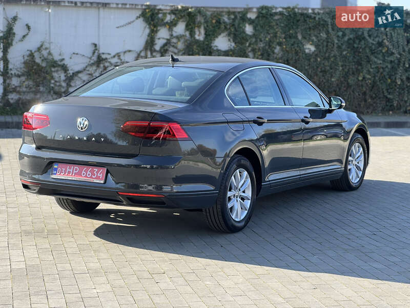 Седан Volkswagen Passat 2020 в Луцке
