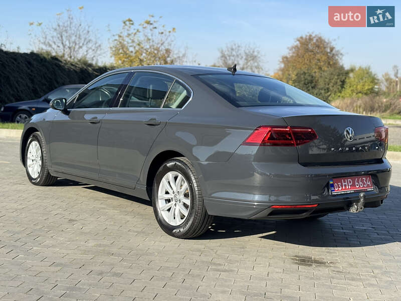 Седан Volkswagen Passat 2020 в Луцке
