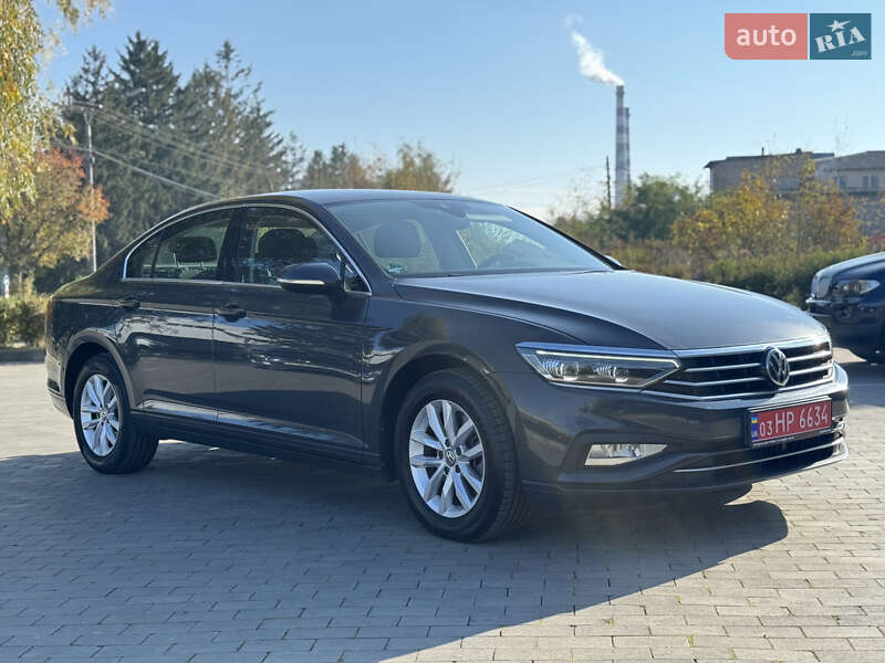 Седан Volkswagen Passat 2020 в Луцке