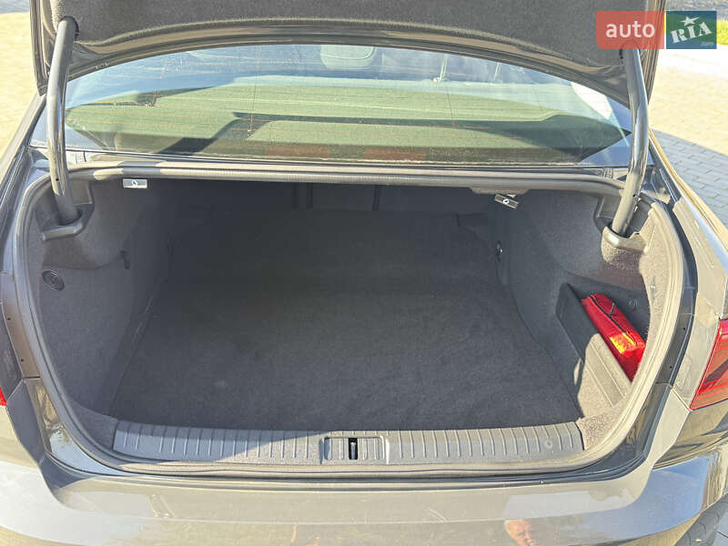 Седан Volkswagen Passat 2020 в Луцке