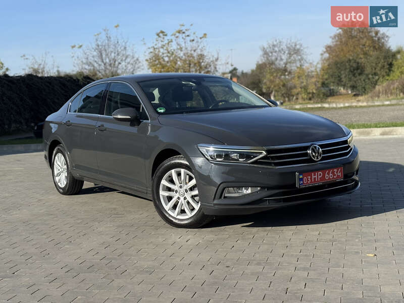 Седан Volkswagen Passat 2020 в Луцке