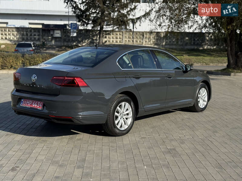 Седан Volkswagen Passat 2020 в Луцке