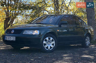 Седан Volkswagen Passat 1999 в 