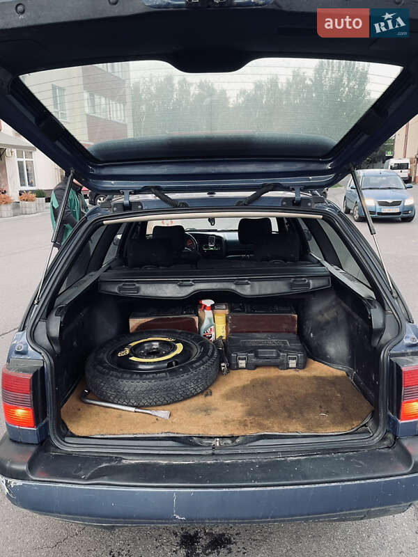 Універсал Volkswagen Passat 1995 в Києві