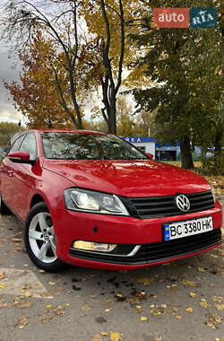 Седан Volkswagen Passat 2013 в Львове