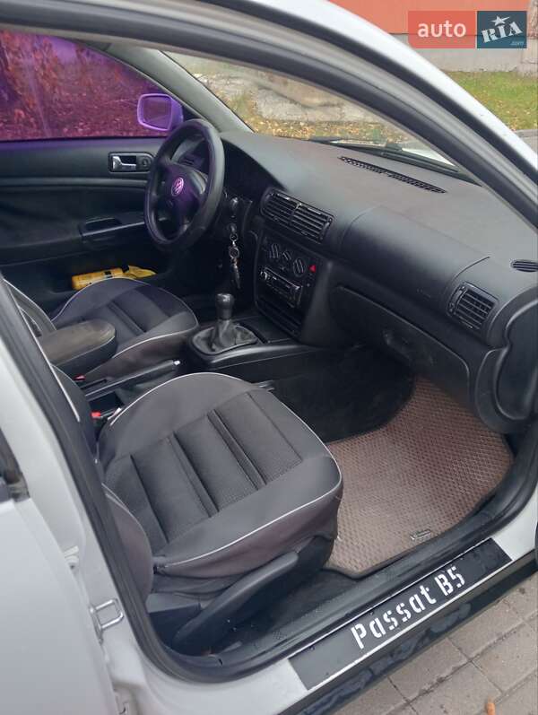 Седан Volkswagen Passat 1999 в Рівному