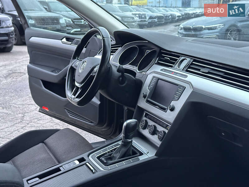 Універсал Volkswagen Passat 2017 в Харкові фото 24 Універсал Volkswagen Passat 2017 в Харкові