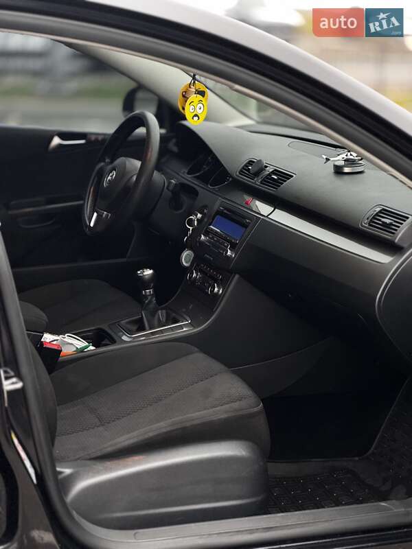 Универсал Volkswagen Passat 2010 в Киеве