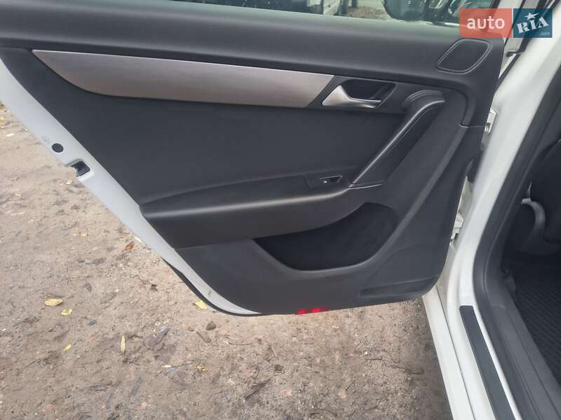 Универсал Volkswagen Passat 2011 в Бердичеве фото 32 Универсал Volkswagen Passat 2011 в Бердичеве