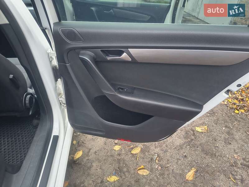 Универсал Volkswagen Passat 2011 в Бердичеве фото 35 Универсал Volkswagen Passat 2011 в Бердичеве