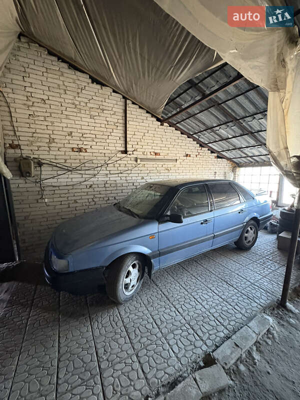 Седан Volkswagen Passat 1992 в Сумах