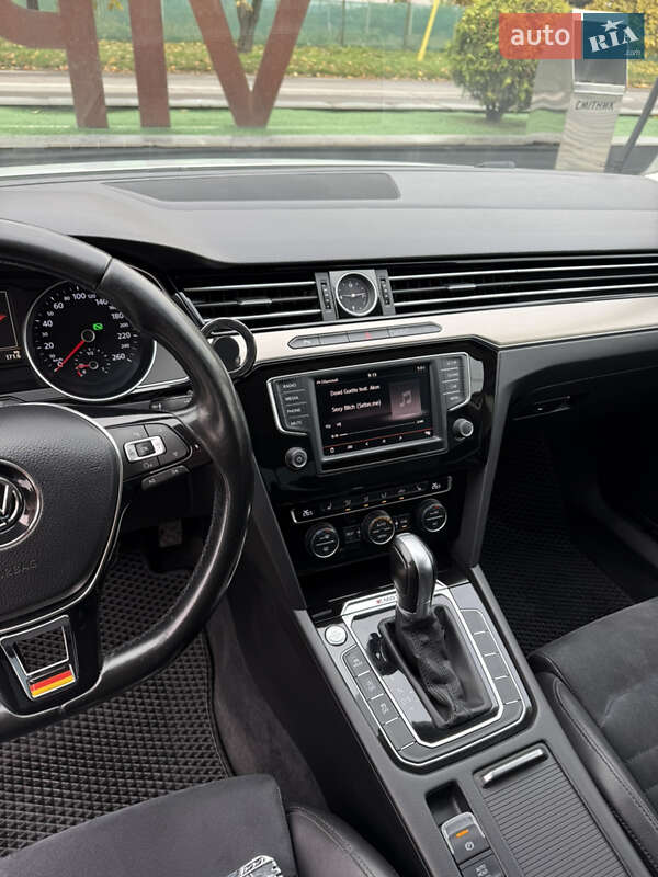 Седан Volkswagen Passat 2015 в Ужгороде