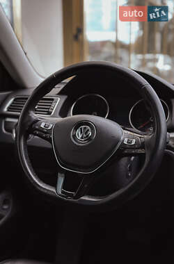 Седан Volkswagen Passat 2017 в 