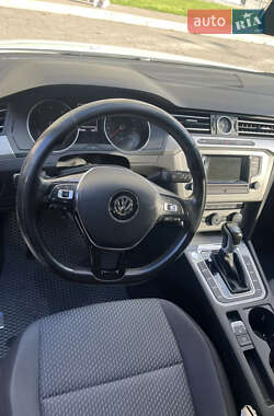 Седан Volkswagen Passat 2016 в 
