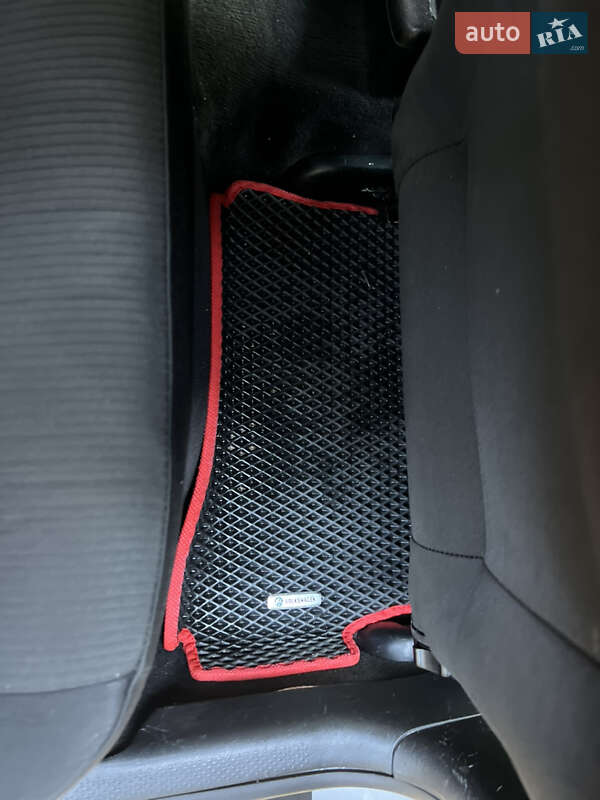 Седан Volkswagen Passat 2001 в Киеве фото 47 Седан Volkswagen Passat 2001 в Киеве