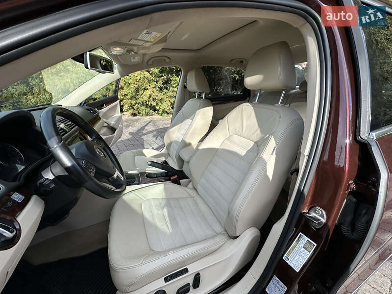 Седан Volkswagen Passat 2013 в Брошневі-Облозі