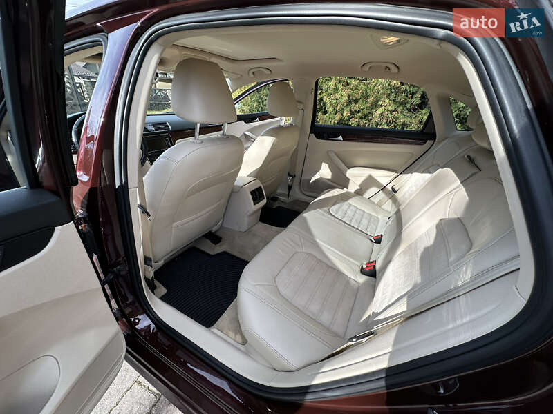 Седан Volkswagen Passat 2013 в Брошневі-Облозі