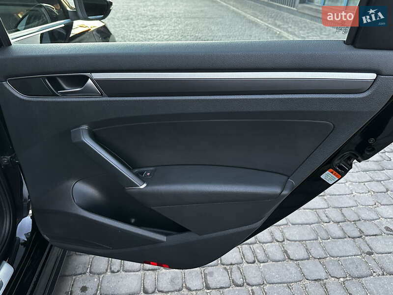 Седан Volkswagen Passat 2016 в Киеве