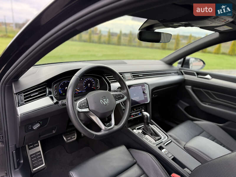 Седан Volkswagen Passat 2022 в Луцьку