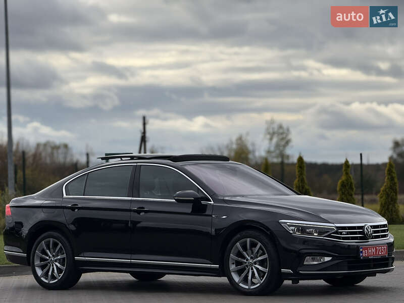 Седан Volkswagen Passat 2022 в Луцьку