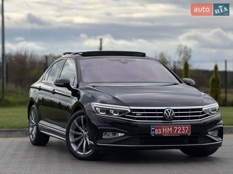 Седан Volkswagen Passat 2022 в Луцьку