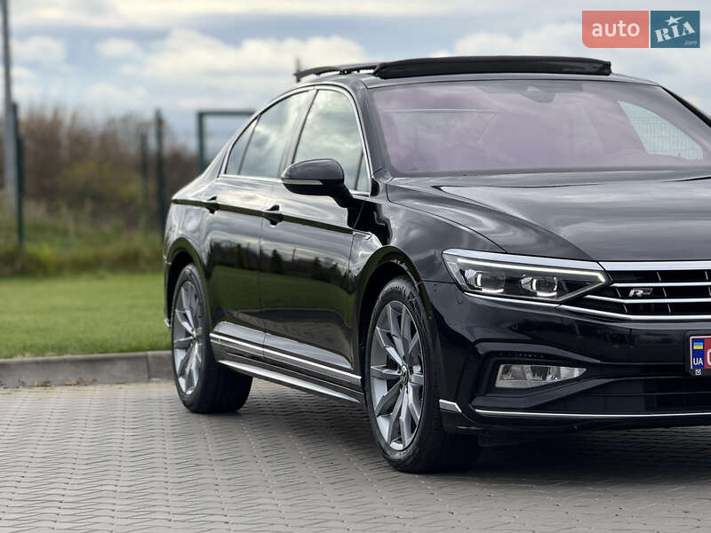 Седан Volkswagen Passat 2022 в Луцьку