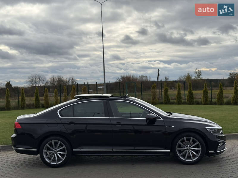 Седан Volkswagen Passat 2022 в Луцьку
