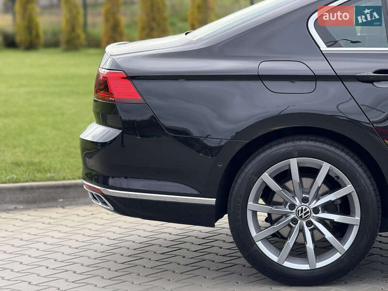 Седан Volkswagen Passat 2022 в Луцьку