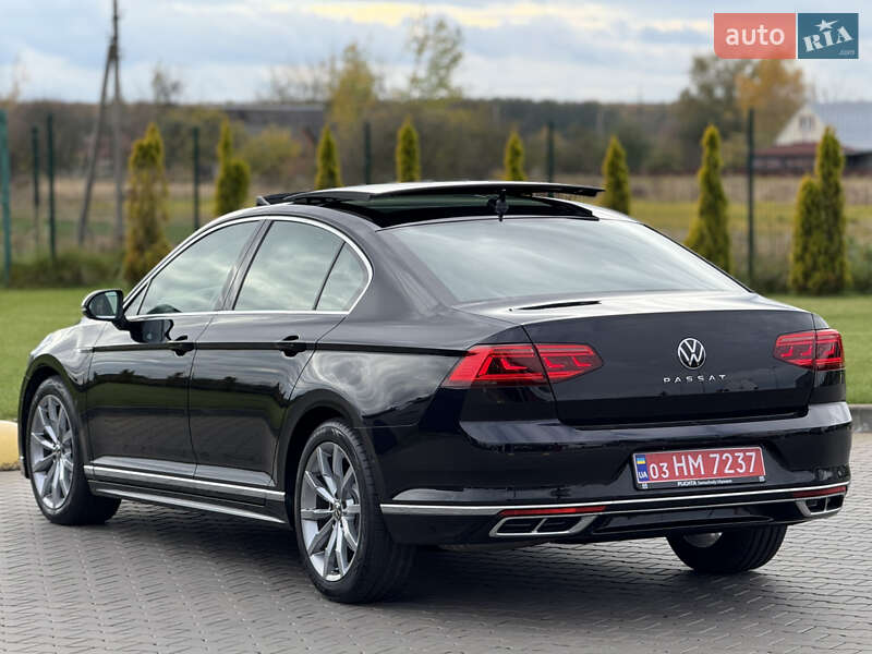 Седан Volkswagen Passat 2022 в Луцьку