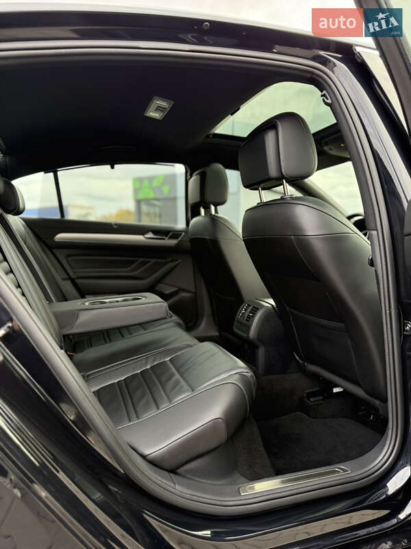 Седан Volkswagen Passat 2022 в Луцьку